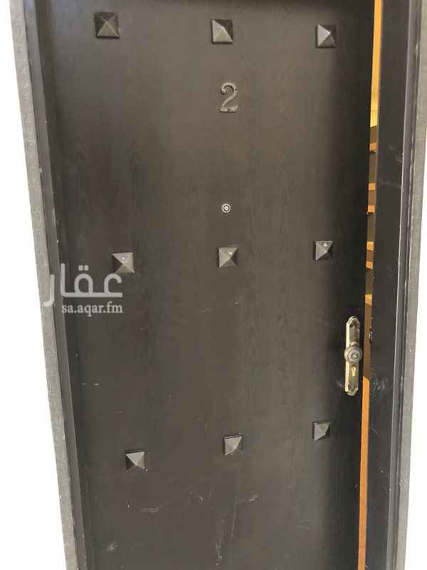 1704326 غرفتين نوم
صاله
مجلس
دورتين مياة
مطبخ + مكيفات
كهرباء عداد مستقل