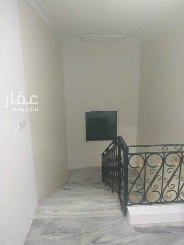 1552841 شقة علوية للإيجار
عبارة غرفتين نوم وصاله ومطبخ وحمامين وسطح خاص
الدور الثالث