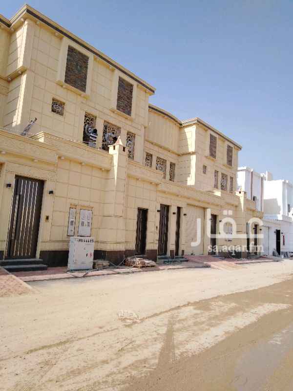 1297047 فلل اربع المساحه 300تسميم درج داخلي وشقتين فخامه بنا شخصي شارع 15شرقي كل ضمانات موجوده للاستفسار 0505132587