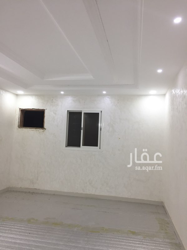 1291973 شقة في الدور الثالث نظيفة جدا سقف جبس نازل
يفضل الايجار بنظام كل 6 شهور او شهري
ويفضل العائلة الصغيرة
0555054969