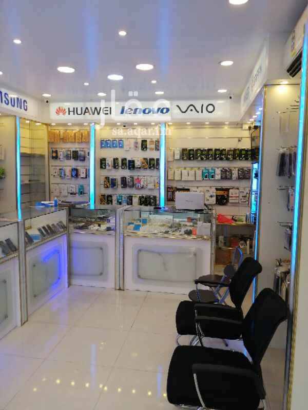 1256489 محل جوالات للتقبيل مدفوع إيجار سنة مقدم 35000 كامل بجميع أنواع البضاعة من جوالات واكسسوار.. المحل شغال التقبيل لعدم التفرغ.
