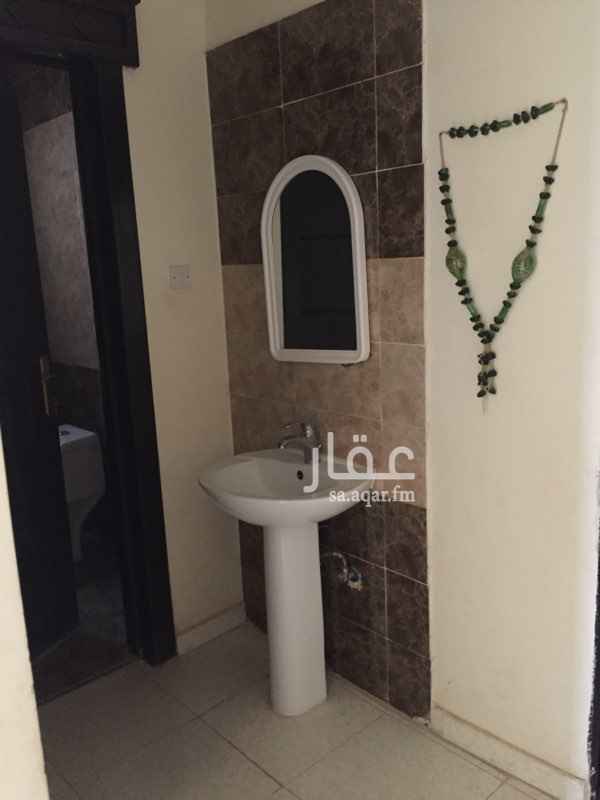 1400878 شقة دور اول بحسبه جديده نظيفة مره ٤ غرف وصاله و ٣ حمامات ومطبخ ومدخلين رجال ونساء فيه غرفه مع حمامها