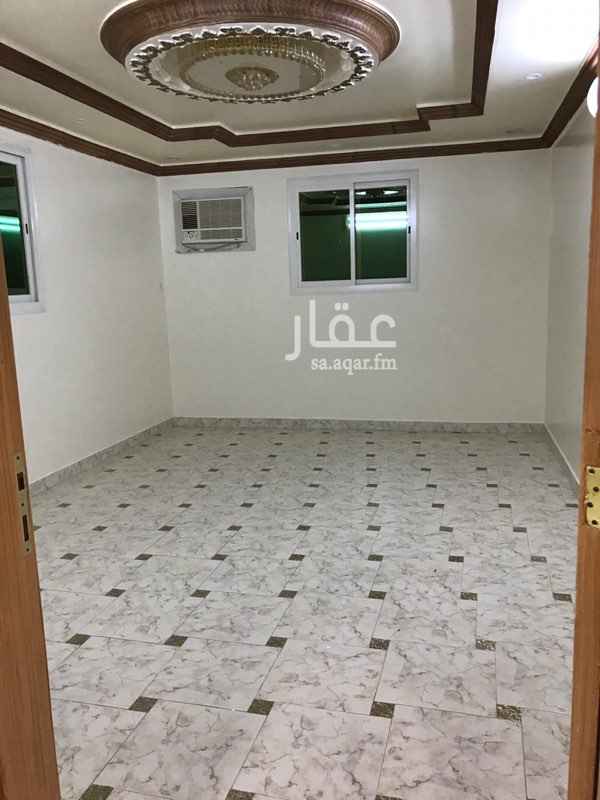 1645971 شقة فاااخرة للايجار.
شقة مكونه من 4 غرف وصالة وحمامين. المطبخ مؤثث والمكيفات جميع الغرف راكبه. ديكورات راقيه والبويه جديده وكذلك غرفة الاطفال مفروشة.
الجار الطيب ما راح نختلف معاه اهم شي حسن الجوار.