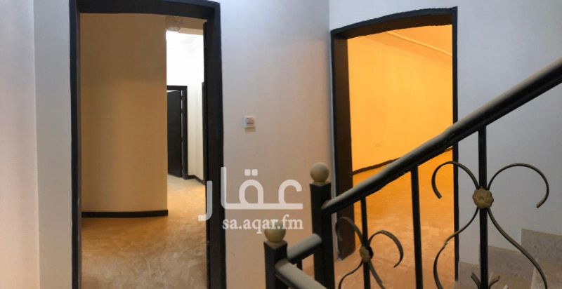 1174719 دور علوي في الدور الاول يتكون من مجلس ومقلط وصالة ومطبخ وغرفتين نوم وثلاث دورات مياة
مدخل مشترك