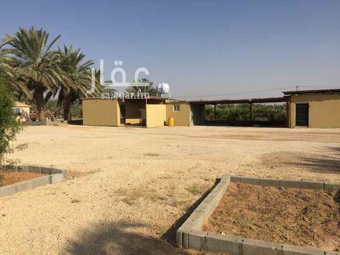 673778 ارض زراعيه مسورة من جميع الاتجاهات ومقسمة جزئين ومؤجره حاليا بعقد لمده عشر سنوات الدخل السنوي 500 الف ريال يوجد بها مستودعات وسكن تجاري وعلى اربعة شوارع وفرصة ممتازه للاستثمار التجاري