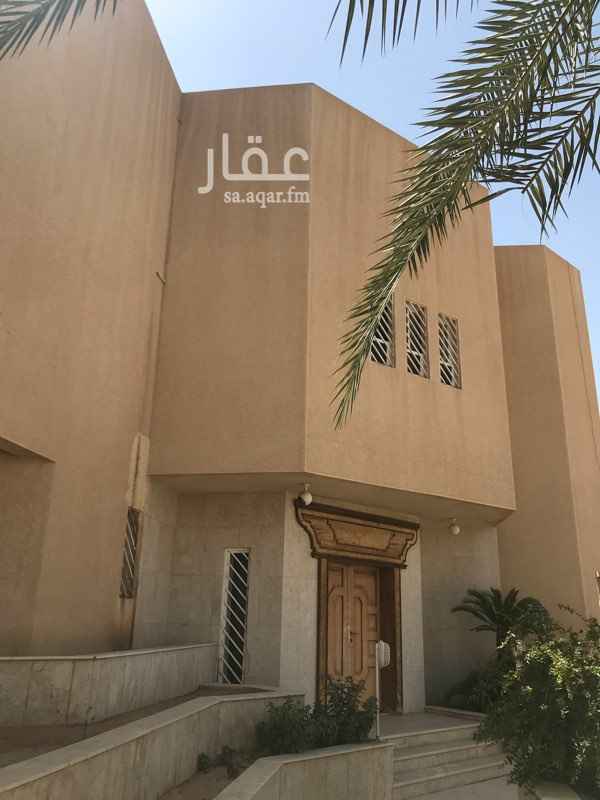 1602318 فيلا واجهة شرقية بتصميم مميز ومساحات جميلة للتشجير ودكة خارجية ومصعد ومطبخ خارجي واخر داخلي ومدخل سيارة يتسع لسيارتين