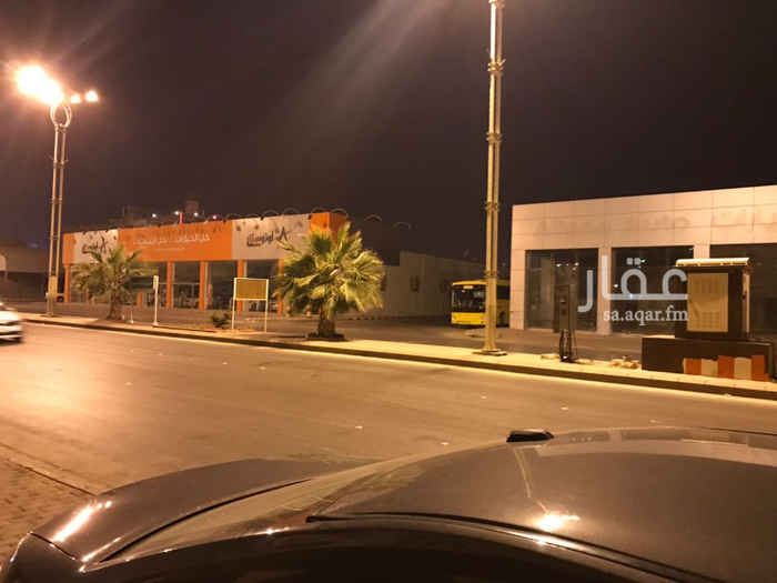 1570195 للإيجار صالة بمساحة ٢٤٠٠ م على طريق الملك سعود
الصالة مجهزة وتقع على أربع شوارع
المستأجر السابق شركة أوتو ستار