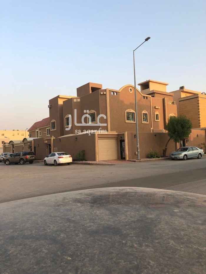 1600136 فلة للبيع المساحة 490 م على شارعين
درج صالة وشقتين بناء شخصي
شقتين موجرة