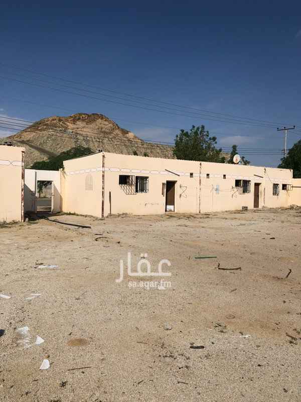 1432138 أرض بحي النور كبري بحره بجوار الحذيفات مساحتها 1500 م على شارعين شارع 20 وشارع 15
يوجد بها 12 وحده سكنيه مكونه كل وحده مكونه من غرفتين ومطبخ ودورة مياة ويوجد بها عداد كهرب 400 إمبير
للأستفسار الاتصال على الرقم 0555126088