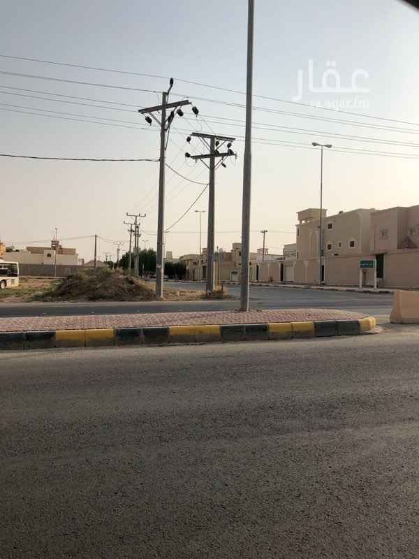 1729935 للبيع قطعة أرض رقم 165 مخطط 322 بحوطة سدير
شمال شارع عرض 25 م بطول 30.05 م
شرق شارع عرض 30 م بطول 21.7 م
المساحة 649.29 م
