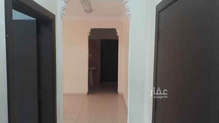 1691442 السلام عليكم عندي شقه دور ثالث مع السطح عداد مستقل شبه جديدة جميع الخدمات من محلات ومدارس بنات وشباب جميع المراحل الدراسيه حارة جديدة قريبه من الكليه الامنيه واستاد الملك فهد على الدائري شمال شارع عيسى الخليفه وشرق من شارع قابوس سعر خاص للتأجير سنوي وشكرا وبالتوفيق للجميع