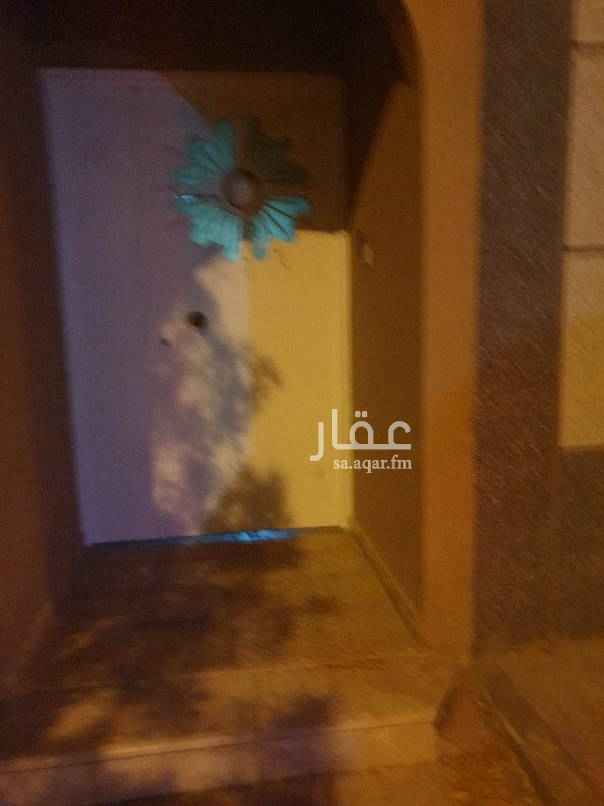 1621968 دور علوي مدخل مستقل مجلس ومقلط وصاله ومطبخ ٣ غرف النوم