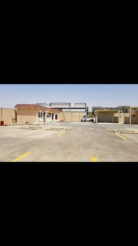 1099256 حوش ١٢٠٠ متر كامل الخدمات على شارع ٦٠ البلدية سعر الايجار ٩٠ الف
0505332766
0555151505