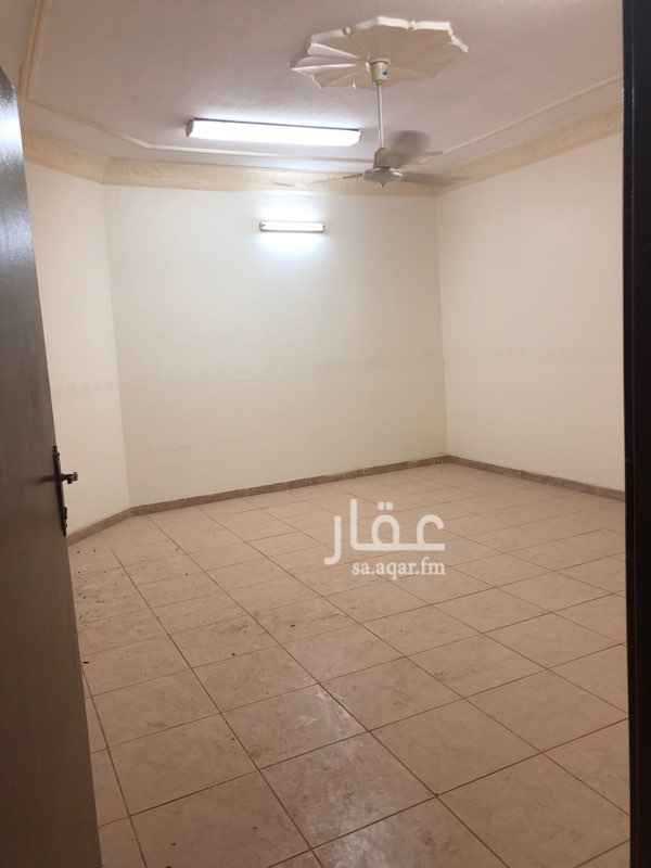 1504575 شقة علوية دور ثالث يوجد به ثلاث غرف واسعة وصالة ومطبخ راكب و عدد ٢حمام
