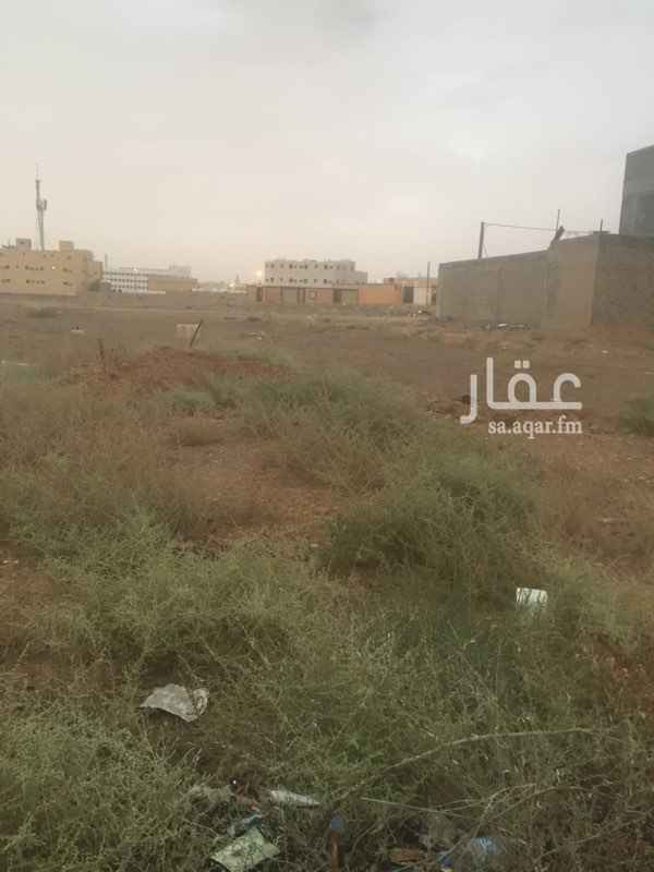 1502724 شمالا وجنوبا عرض ٢٥ م
غربا وشرقا عرض ٢٢م
الشارع غربي عرضه ٢٠ م