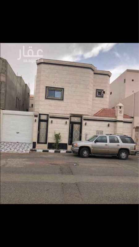 1541654 للبيع دبلوكس بحي المطار غرب مستشفى الملك خالدجديده حره مساحة الأرض300م٢مسطح البناء
400م.الدورالارضي مشب خارجي ومجلس رجال داخلي ومجلس نساءومجلس عائلي ومطبخ دورتين مياه وكراج وحوش الدورالثاني خمس غرف نوم واربع دورات مياه الدورالثالث غرفتين نوم ودورتين مياه وسطح كبير البناءسوبردلوكس كل شي اصلي السباكه والكهرباء والسرميك برسلان المتر بمائه ريال الأرضي والدورالثاني سرميك باركيه الواجه رخام شغل شخصي سوم ٧٥٠ الف
