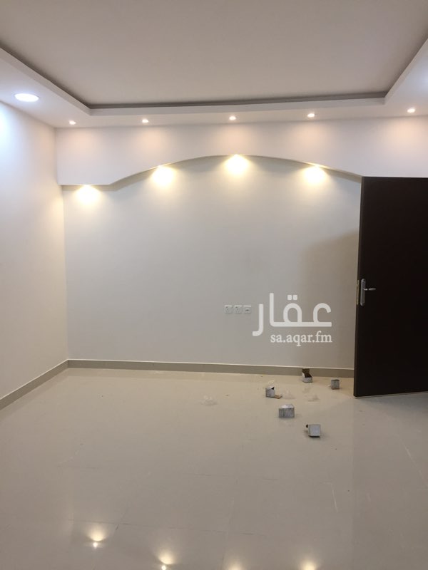 1290403 مدخل سيارة ومسطح اخضر