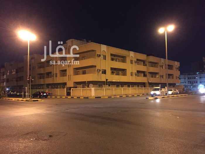 933255 عماره للايجار
٣ ادوار وملحق
الدور ٣ شقق
كل شقه عباره عن غرفتين نوم وصاله ومجلس ومطبخ ودورتين مياه ، مدخلين للشقه