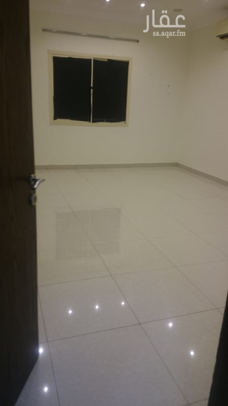 1563659 شقة للإيجار في حي الشراع حرف أ
مجلس + صالة + مطبخ راكب + غرفتين نوم
الشقة في الدور الاول
المكيفات راكب عدد 2 مكيفات سبيلت