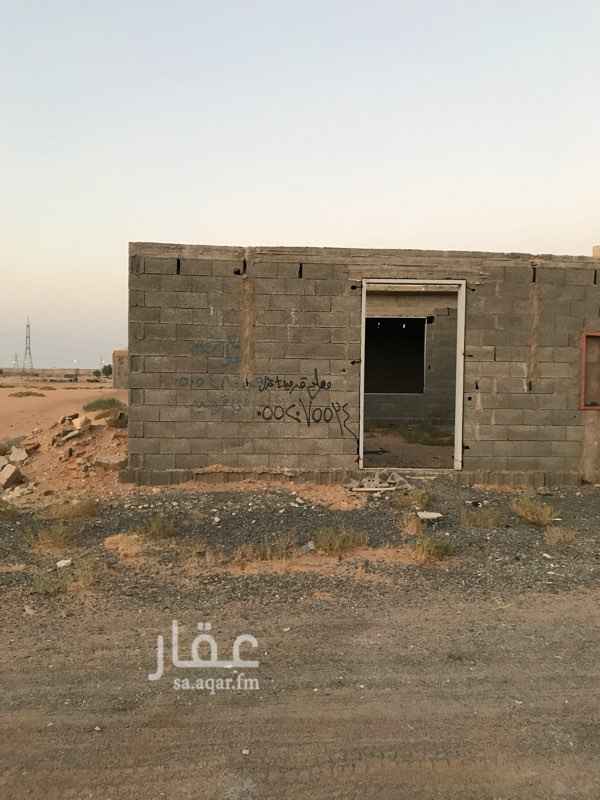 1705347 الارض مساحه ١٢٧٩ مقسوم نصفين نصف مبني عظم ونصف الثاني ارض ممكن فرز الارض قسمين والبيع جميع او فرز الشليه لحال والارض لحال سوم الارض ١٨٠ ريال للمتر مساحه تقريبا ٦٠٠م والشليه تقريبا نفسه الشليه لم يسام لحاله