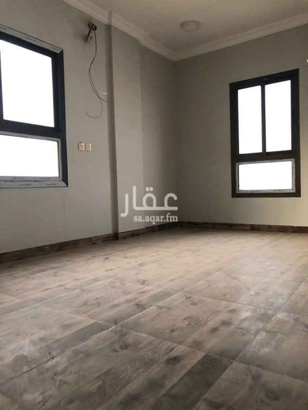 1537958 واجهة حجر ويوجد بها مصعد وكل دور مكون من ثلاث شقق وكل شقة مكونة من ثلاث غرف وصالة ومطبخ ودورتين مياه .. ومواقف للسيارات وغرفة لحارس العمارة . للمفاهمة الرجاء الاتصال على السيد سعود 0504836361