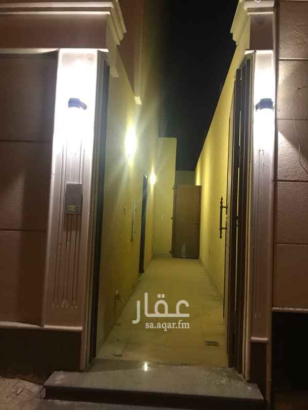 1473803 عقار جديد / دور أول يتكون من /
مجلس + صاله + (3) غرف نوم ماستر + (4) دورات مياة + مطبخ راكب + جميع الغرف مكيفات سبلت راكب وأيضآ المطبخ مكيف + تمديد غاز مستقل