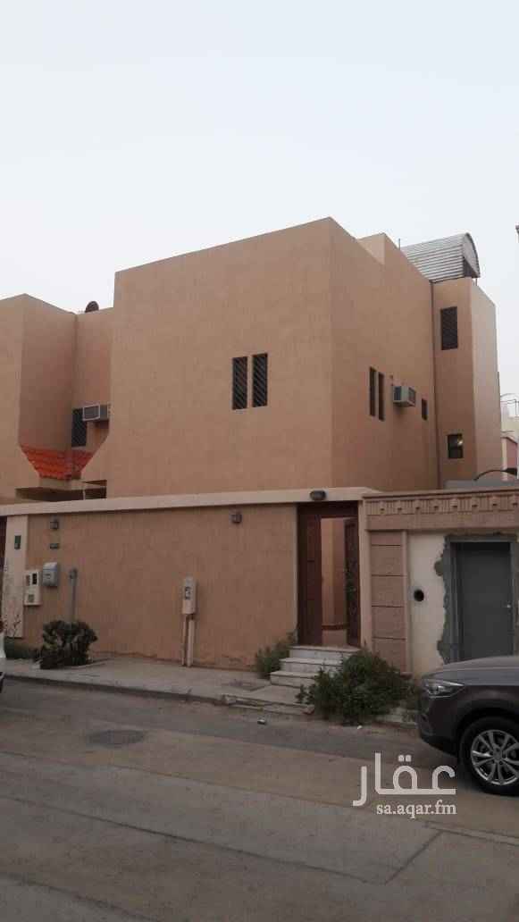 1512778 فيلا دبلكس درج بالصالة
الدور الارضي مجلس ومقلط وصالة ومطبخ و٢ حمام وغرفة كبار سن وحوش ومستودع.
الدور العلوي ٣ غرف وصالة و ٢ حمام .
السطح فيه غرفة خادمة وحمام .