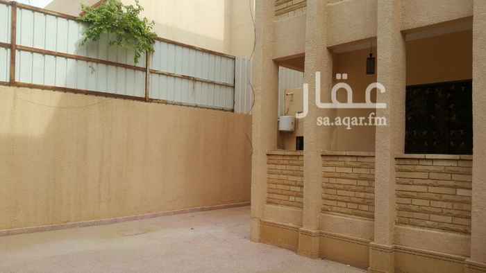 1290153 فيلا للايجار مجددة وبمكان راقي بحي السليمانية
بالقرب من بندة جنوب شارع العروبة
الدور الارضي غرفة سائق مع مدخل كراج مجلس وصالة طعام وصاله صغيرة مع مطبخ ودورة مياة مع مغاسل
الدور الاول 3 غرف نوم مكيفة +بلكونه مغلقة بزجاج ودورة مياه
الدور العلوي سطح مع غرفة ودورة مياه
للمفاهمة المراسلة بالواتساب السعر قابل للتفاوض