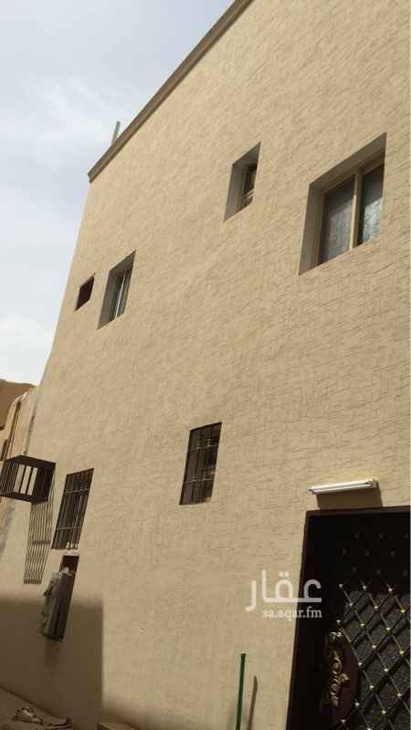 1541840 للايجار عماره كامله ويوجد كل شقه غرفتين وحمامين وصاله صغيره ومطبخ وعدد الشقق ثنتين والثالثه ملحق السطح ويوجد تفاوض في السعر قريبا من جدنا من شارع الخران وقريب من طريق الملك فهد
