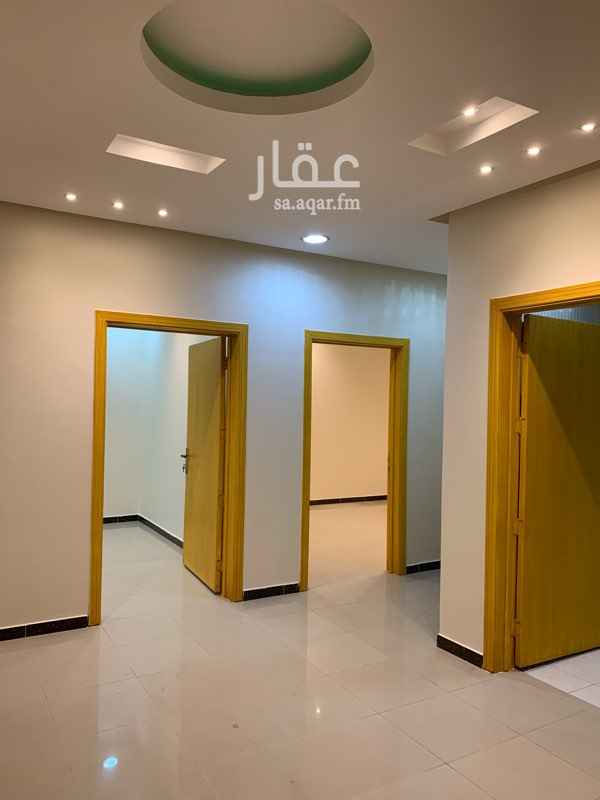 1505076 موقع مميز قريب من المسجد و من جميع الخدمات
الشقه في فله بمدخل خاص مع شقه اخرى
وكذلك يوجد بها مدخلين رجال ونساء
مجدده