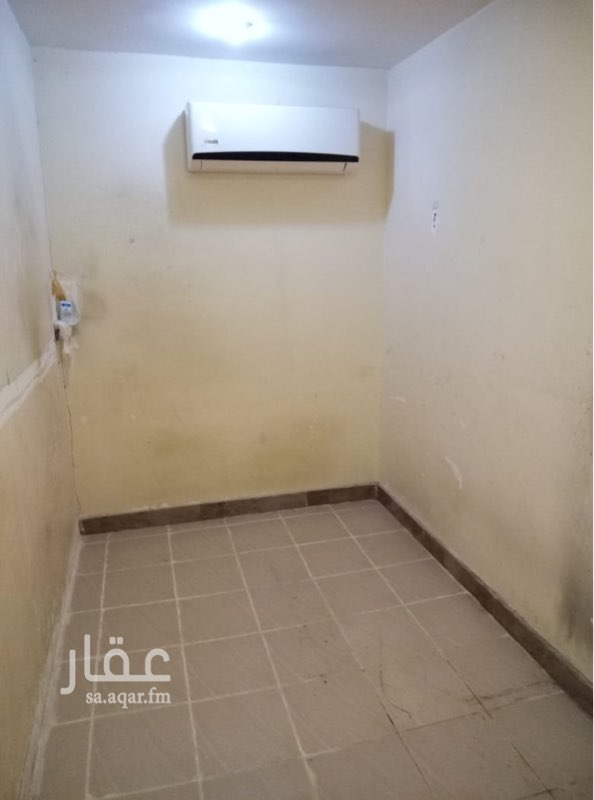 1545650 غرفة سائق مساحة ٣*٣ مع دورة مياه مكيف اسبلت راكب الايجار يشمل مصاريف الماء والكهرباء يفضل التواصل واتس أب