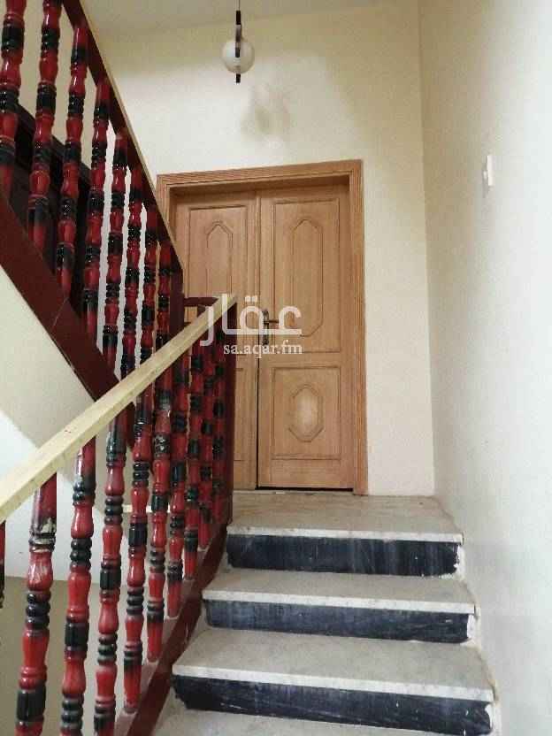 1553435 السلام عليكم ورحمة الله وبركاته
شقة من ثلاث غرف وصالة صغيرة ومطبخ مجهز لكن قديم بثلاجة ويوجد مكيف في احد الغرف بالدور الثاني