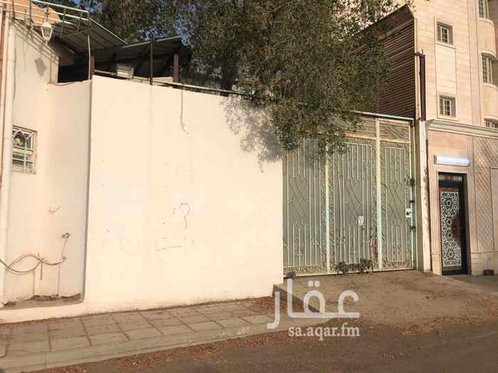 1492293 استراحه للبيع بمخطط الشاكرين ب صالون خارجي وصالون داخلي و فيها غرفتين نوم بحماماتها ومسبح بفلتر
غرفه سواق وغرفه خادمه
متوسط دخلها السنوي ٧٠ الف ريال مؤجره حاليا
ملاحظه ممنوع دخول الوسطاء
-خلفها مجمع مدارس حكومي ابتدائي متوسط ثنوي و ومستوصف صحي حكومي