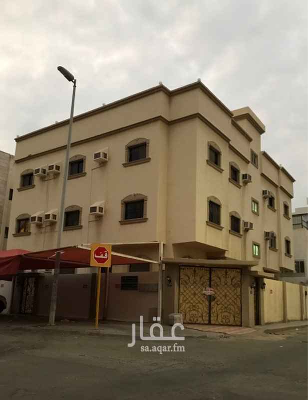 1295795 شقه بمدخل مستقل وحوش خاص ..
((مقاسات الغرف والصاله في الصور))
3 غرف ..
2حمام ..
صاله ..
مخزن ..
حوش (9م)..
مدخل مستقل ..