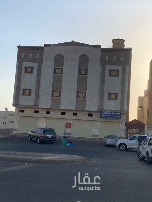 1589152 عمارة جديدة على شارع ابن ماجه 40م شرقية مساحتها 615م مكونة من 3 ادوار وملحق 4 محلات تجارية معاها الدور الارضي كامل كل محل فيه غرفة ودورة مياه مبدرًم كامل معاه عدد من الغرف ودورات مياه مصعد الدور الاول والثاني كل دور شقتين مدخلين كل شقة أربعة غرف و3 دورات مياه وصالة ومطبخ الملحق مثلهما مجموع الشقق 5 يوجد مصعد
المطلوب 3 مليون قابلة لتفاوض العرض من الوكيل مباشرة