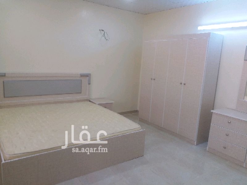 1282523 غرفتين بحمام ومطبخ وصاله كبيره
وحوش كبير ملعب طايره او قدم
الايجار يشمل الكهرباء والماء.