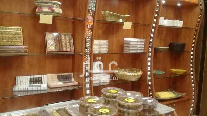 1460006 محل جاهز بالديكورات لحلويات او غيرها
