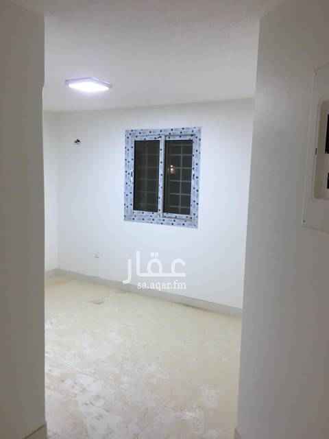 1567481 مكتب للايجار دور ثاني مدخل (عدد 2 غرفة/ مطبخ/ دورة مياة) على طريق الملك عبدالعزيز