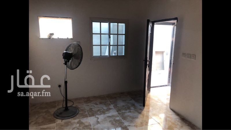 1499292 غرفة مقاس 3 * 4
دورة مياة
عداد كهرباء مستقل
الايجار الشهري 500 ريال