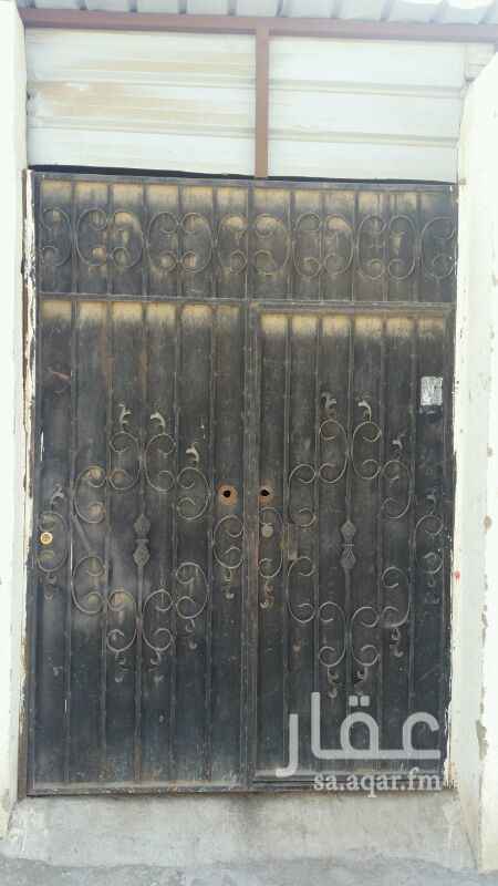 1375075 مستودع مساحته 150 متر، شامل غرفة حارس ودورة مياة ومطبخ.
للتيسير الإجار شهري: 1000 ريال غير شامل الكهرباء والماء.
للتواصل واتس:
0544411467