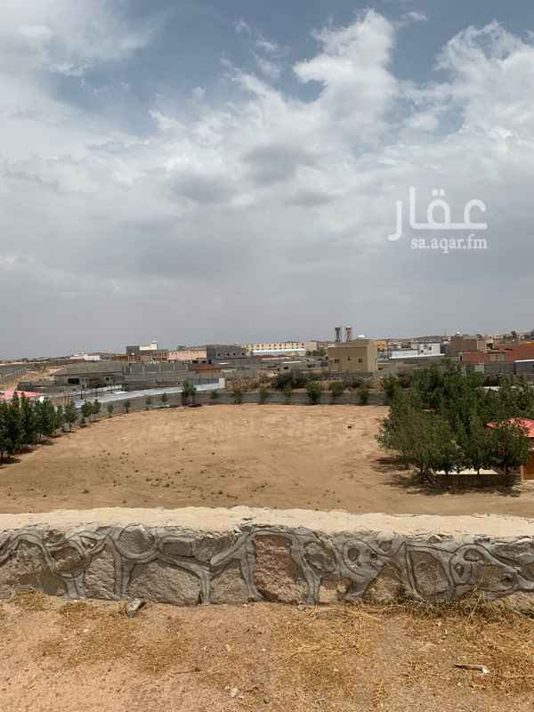 1524778 استراحه في الطائف بحي السيل الصغير بصك سكني رقم ٣٨٣٥٠١٠٨ مسوره بالكامل مساحتها ٦٤٥٥ متر مربع على ثلاثة شوارع مسفلته والشارع الرابع يقف فيها من جهةالشمال يو جد بها بئر ارتوازيه وخزان مياه ومشجره ويوجد بها غرفة ودورة مياه وجلسه خارجيه ويوجد بها مطل مميز معمول بالحجر بالجهه الغربيه ويوجد بها عداد كهرباء يمكن تجزئتها الى ١٠ قطع صالحه للإستثمار منتجعات وشاليهات