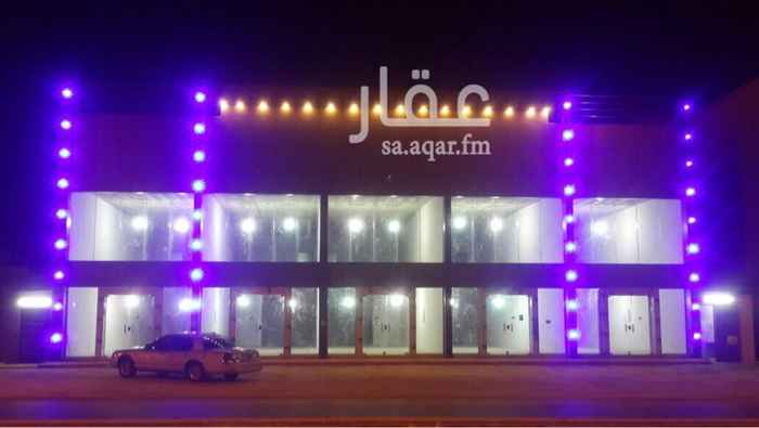 705515 معارض للايجار عباره عن خمسة معارض مساحة كل معرض 150م تقريباً ميزانين على شارع نجم الدين الايوبي في المنطقه الحيويه بجوار مطعم التراث النجدي قبل اشارة شارع الامير عبدالرحمن بن سعود باتجاه الغرب ونرحب بالوسطاء