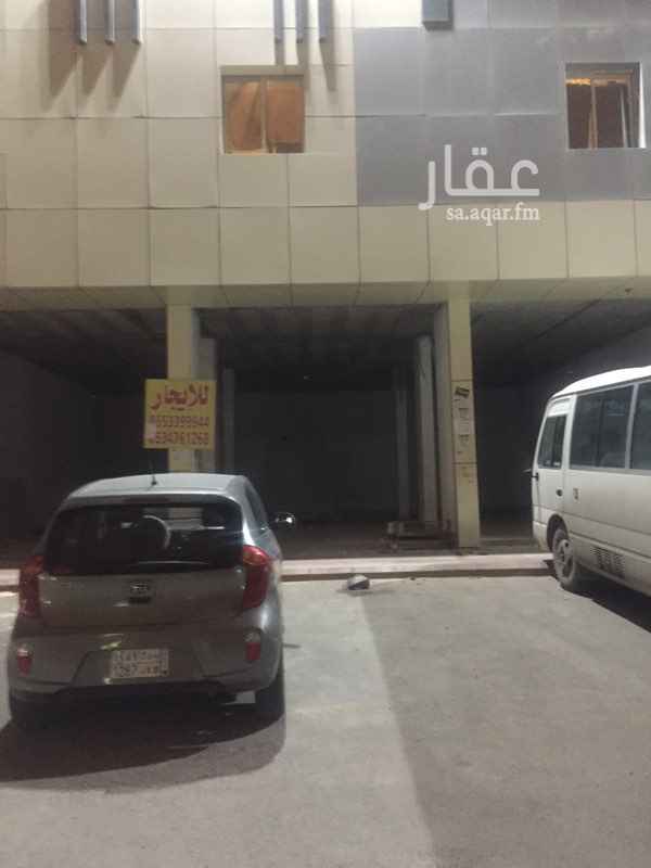 1491890 ٣ محلات في شارع حيوي