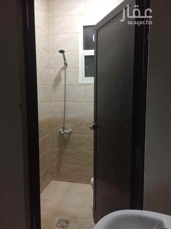 1538069 شقه بشمال الرياض حي العارض الامانه
مكونه من مجلس وصاله ومطبخ وثلاث غرف نوم واحده منها حقت شغاله وثنتين ماستر وربع دوراة مياه ومطبخ مراكب ونظيف
التواصل :0557596368
