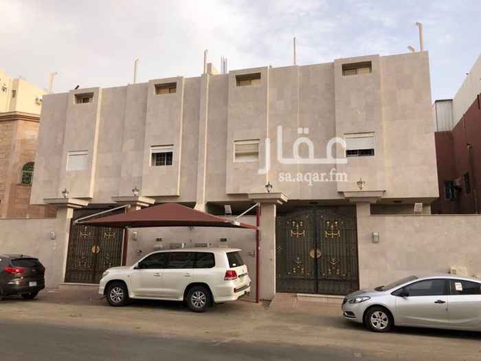 1565247 -مكونة من دورين + ملحقين
- الدور الارضي :
1- مجلسين رجال مفتوحة على بعض+ حمام + منطقة مغاسل .
2- مجلسين نساء مفتوحة على بعض + حمام + منطقة مغاسل .
3- صالة.
4- درج للأعلى.
- الدور الاول :
1- غرفة نوم رئيسية + حمام داخلي.
2 - غرفتين نوم للاولاد .
3- دورة مياه.
4- غرفة معيشة.
5- صالة معيشة.
6- مطبخ.
- الملحق العلوي :
1- غرفة خادمة.
2- دورة مياه للخادمة.
3- غرفة غسيل ملابس.
4- سطح أمامي.
5- سطح خلفي.
-الفناء والملحق الأرضي:
1- فناء أمامي يمتد على كامل واجهة الفيلا.
2- فناء خلفي به غرفة سائق