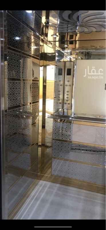 1742663 الشقه عباره عن غرفتي نوم وصاله ومجلس ومطبخ واكب ودورتين مياه
في الدور الثالث يوجد مصعد وسطح خاص لغرفة النوم الرئيسيه او (بلكونه) خاصه
الغاز مركزي
المبلغ شامل تعبئة الغاز وفواتير المياه
والصيانة كامله ( سباكة كهرباء تكييف خدمات )
37 الف