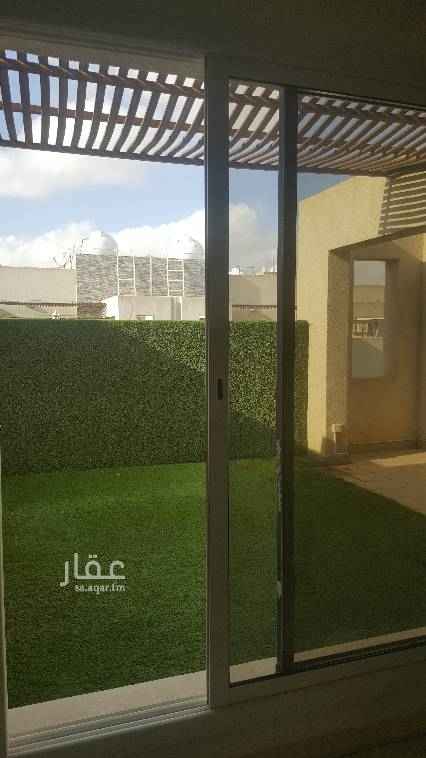 1400503 فيلا داخل كمباوند تتكون من صالون وصاله و اربع غرف وغرفه خادمه و5 دورات مياه ومطبخ مع اجهزته وغساله صحون وغساله ملابس ونشاف ومدخل سياره يتوفر مسبح مشترك وملعب ونادي رياضي ومساحات خضراء ويتوفر غرف للسائقين السعر شامل رسوم الصيانه السنويه (13000) ريال