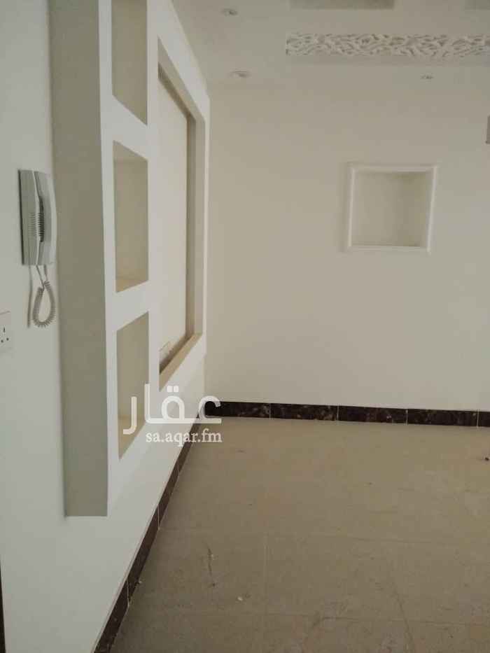 1465446 فيلا دوبلكس
جديده موصفات ممتازه استقبال ونوم يوجد في السطح غرفتين وصاله وحمام
مدخل سياره مشب حواش أمامي كبير وخلفي ممتازه يصلح مزرعه موقعها ممتاز خلف مستشفى الأمام عبدالرحمن الفيصل في علو المخطط