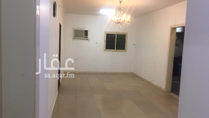 1747763 شقة الدور الثاني
5 مكيفات
مطبخ راكب
سطح خاص مستقل