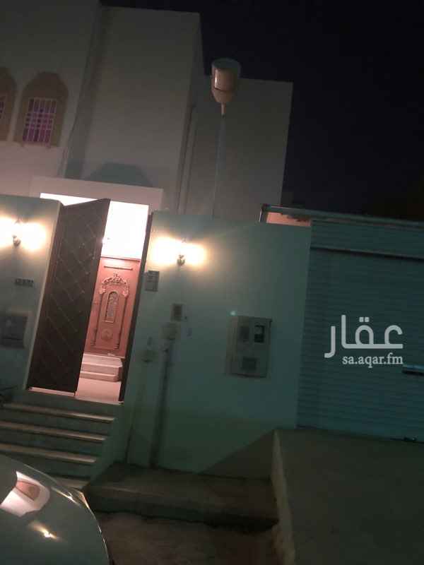 1752786 تحت مجلسين وصاله و دورتين مياه
فوق 4 غرف نوم 2 ماستر و2 بينهم دورة مياه بالاضافه الى غرفة خادمه توزيعها جدا ممتاز